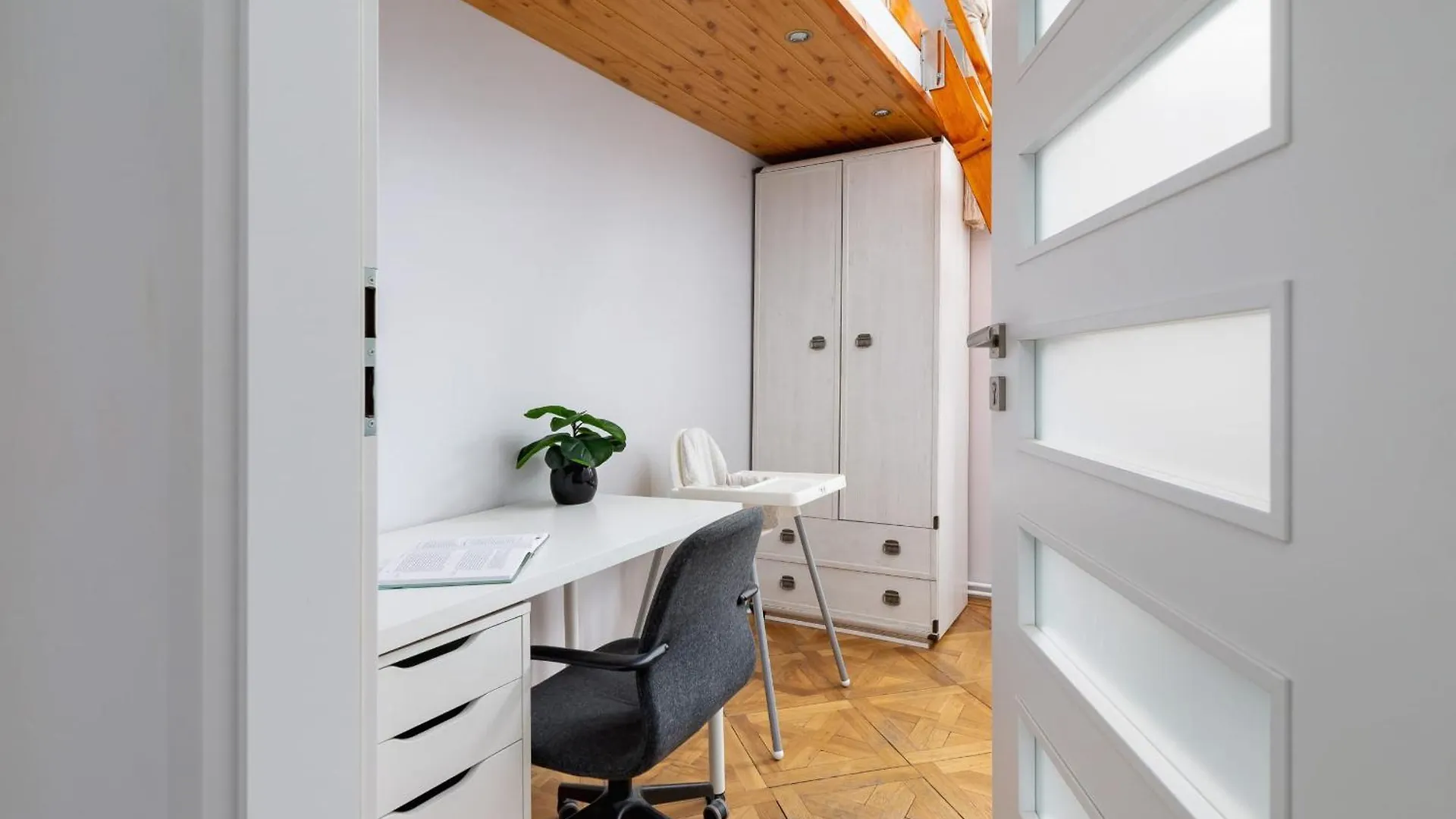 Podwale Apartment Uj Downtown Cracow By Noclegi Renters Krakow 0*,  Poland